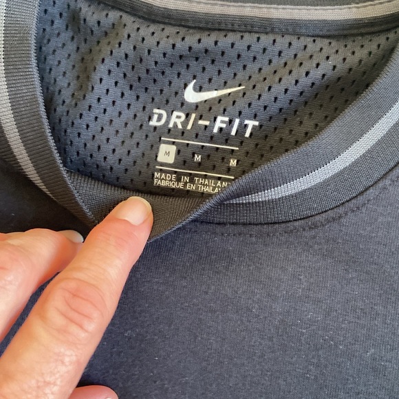 Men’s Nike Dri Fit Medium tshirt thicker like a sweatshirt. Excellent condition - Picture 2 of 3